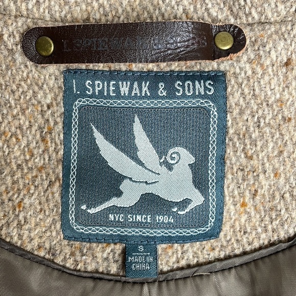 I. Spiewak & Sons women’s brown wool button down coat with hood and two pockets - Picture 8 of 15